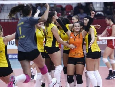 «Κορίτσια για φίλημα»: Έκανε το «μπαμ» ο Άρης νικώντας με 2-3 - Τέλος στο αήττητο 735 ημερών για Ολυμπιακό!